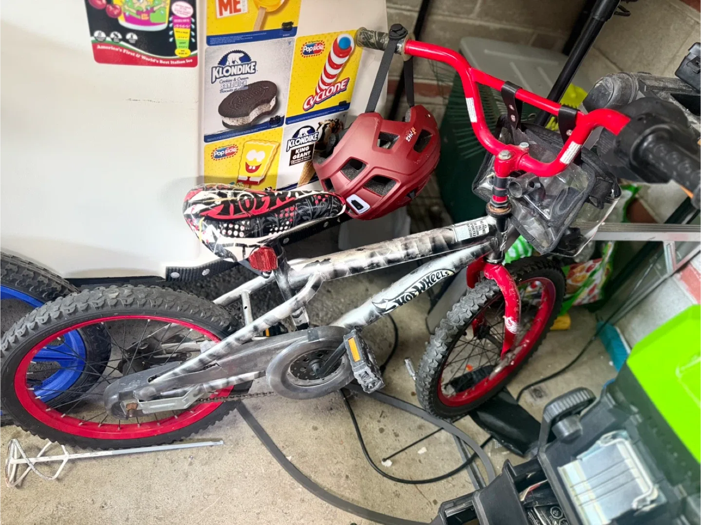 Hot Wheels Kids' Bike without Helmet thumbnail