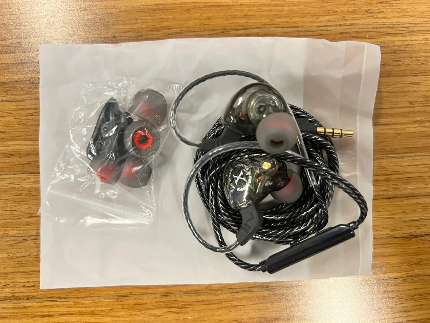 NEW In-Ear Headset thumbnail