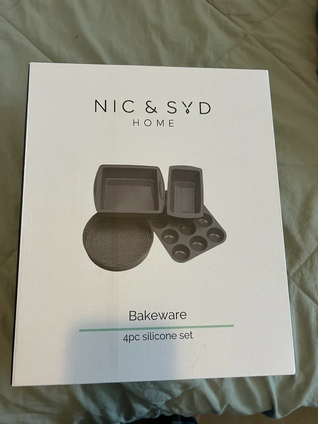 New NIC & SYD Home Bakeware 4pc Silicone Set thumbnail