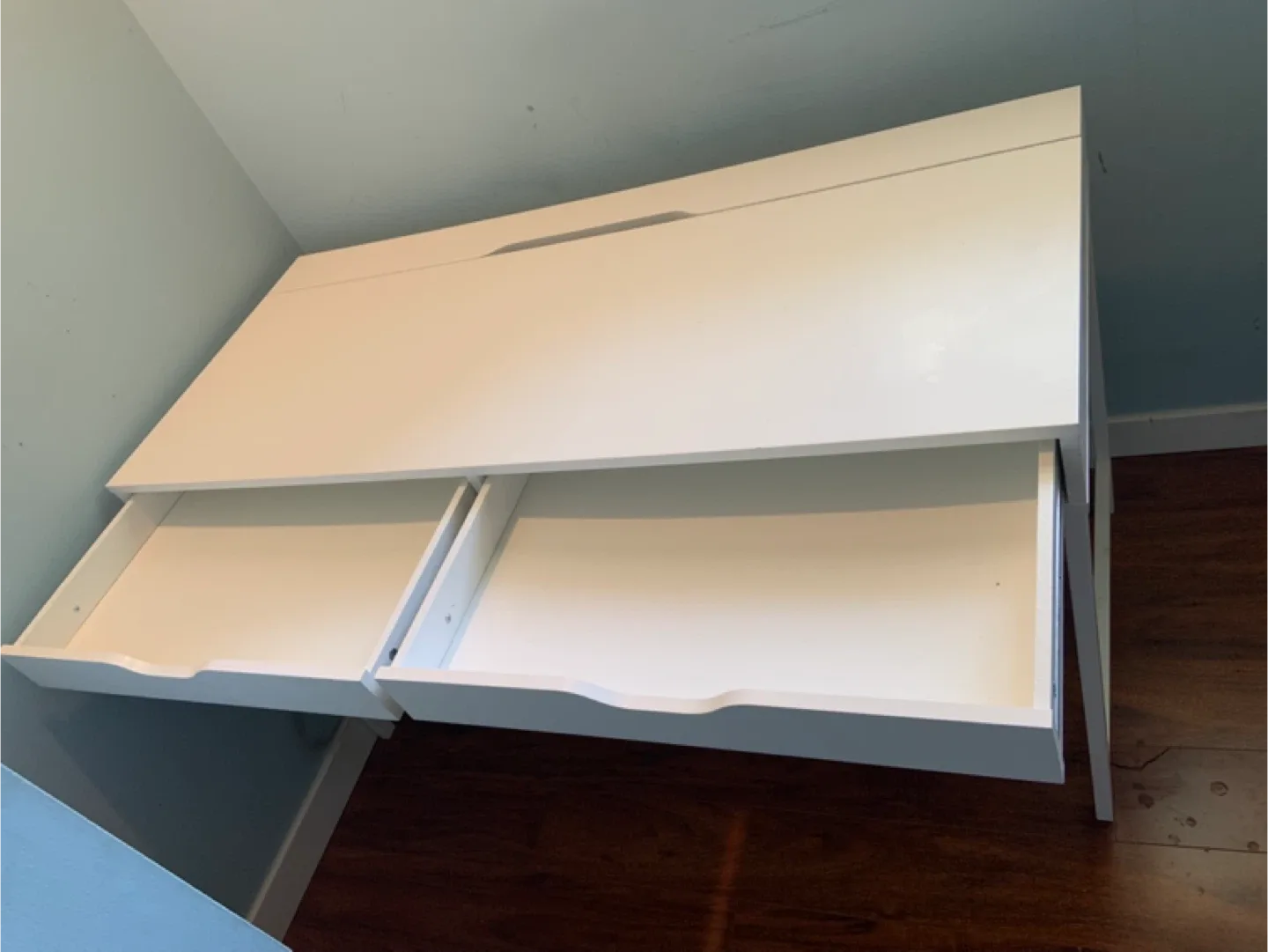 White Desk with Drawers image indicator(4)