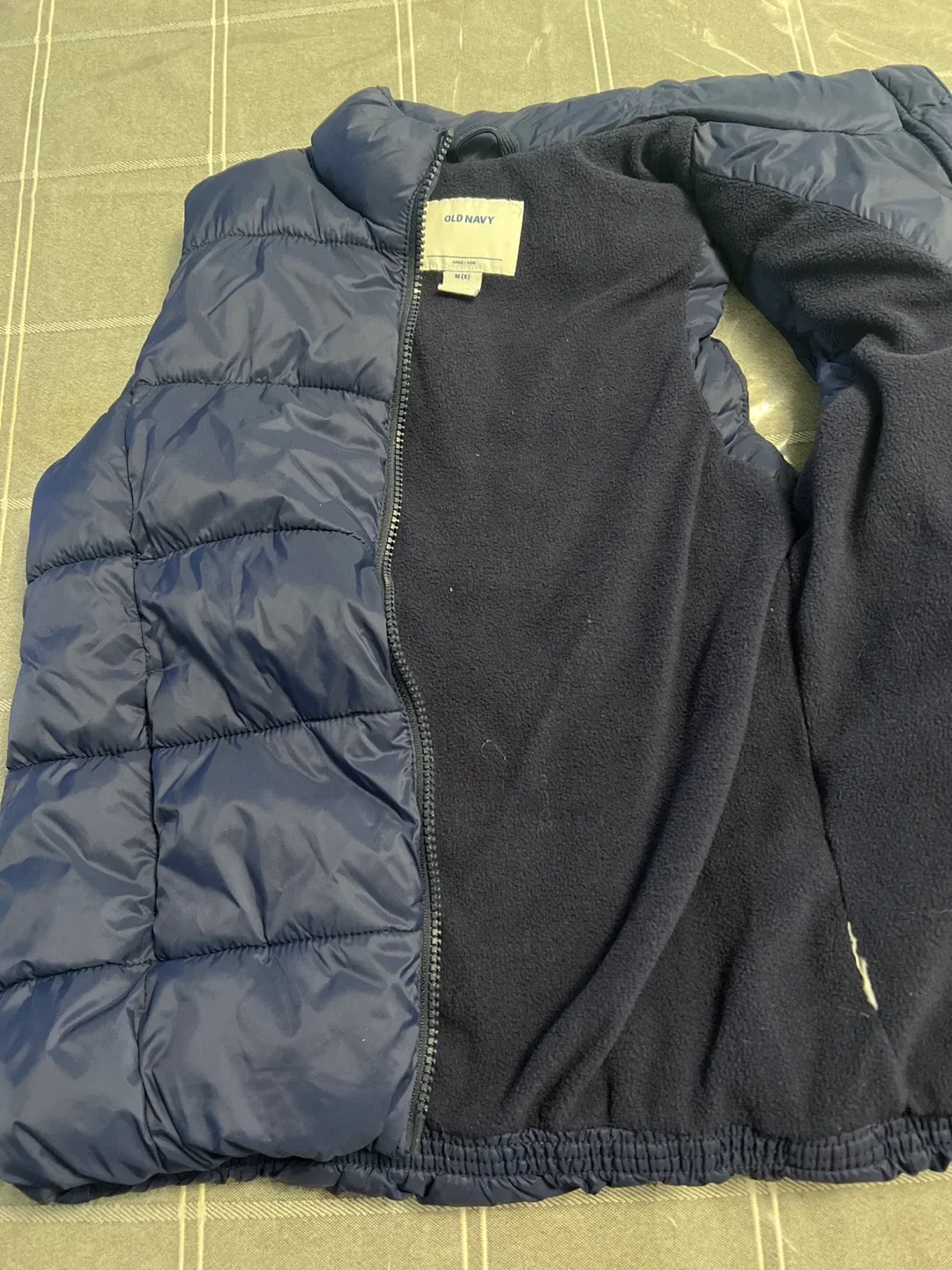 Old Navy Puffer Vest - M (8) image indicator(2)