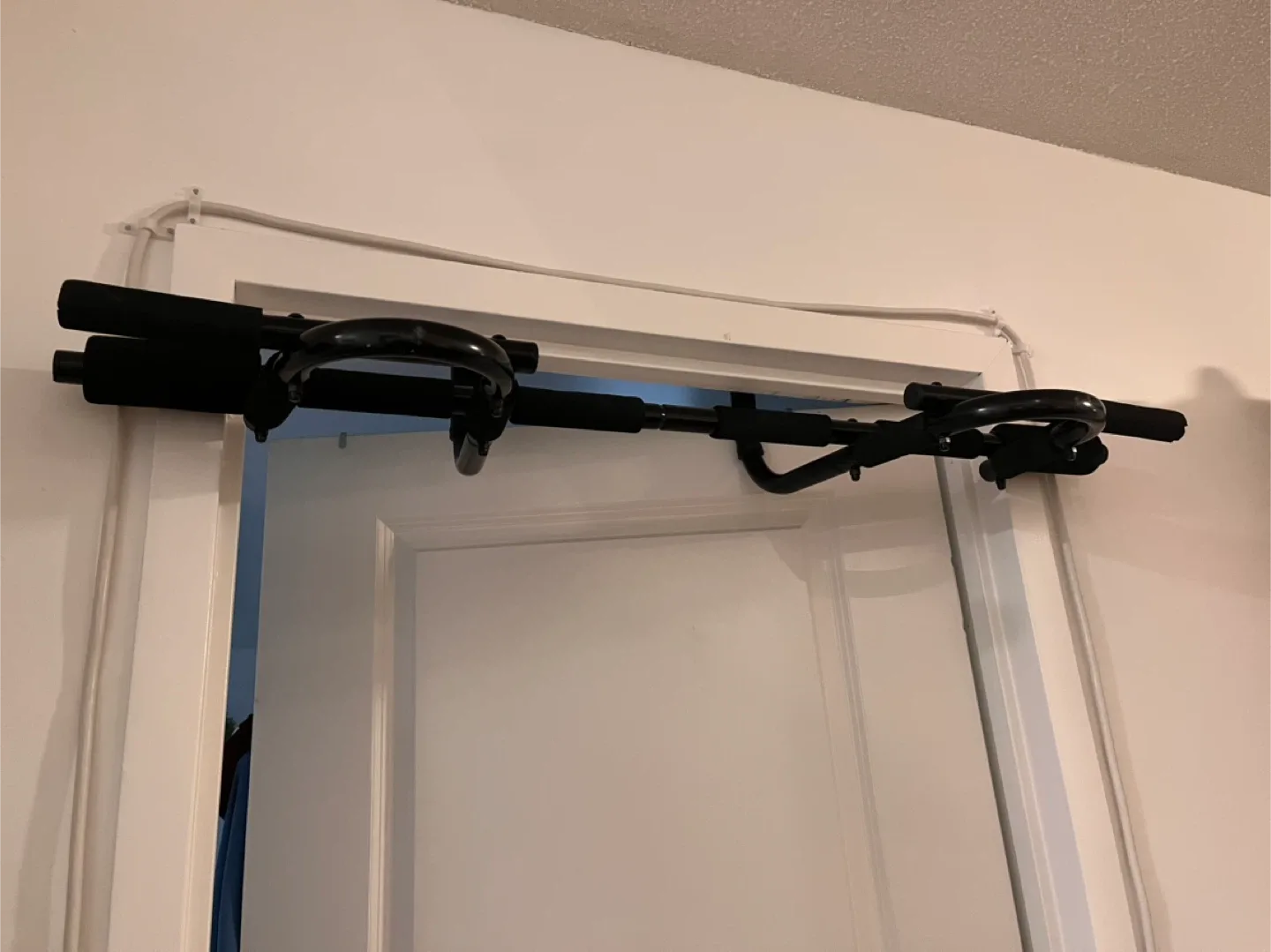 Multi-Grip Pull-Up Bar image indicator(2)