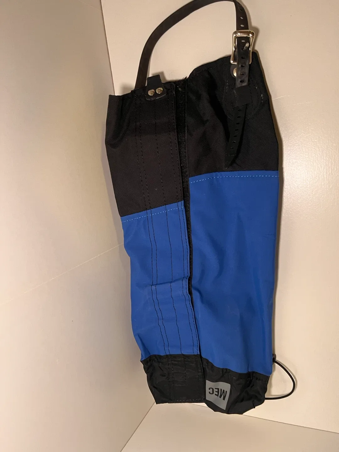 MEC Gaiters - Blue and Black image indicator(2)