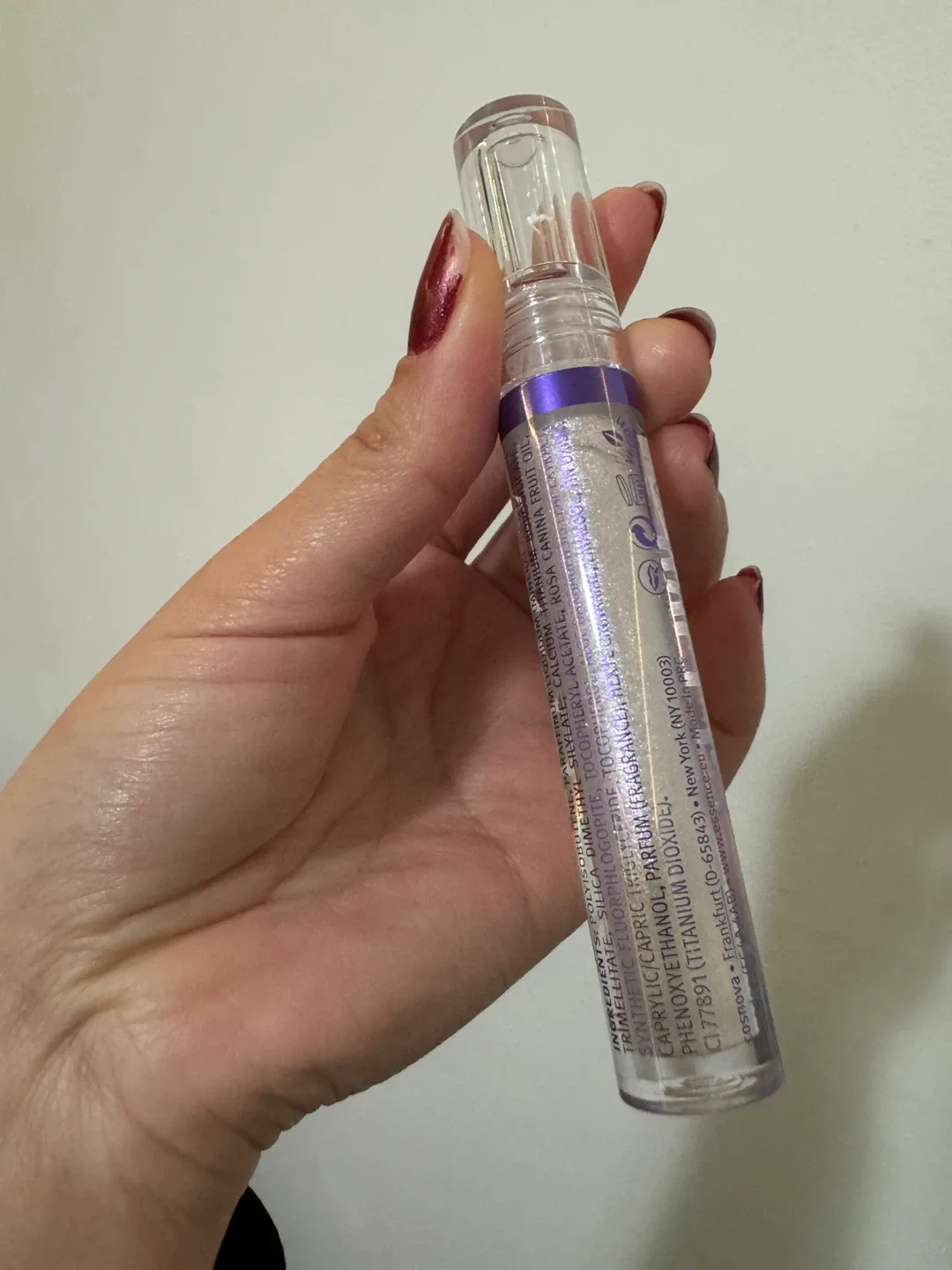 Essence Meta Glow Multi-Reflective Lipgloss image indicator(2)