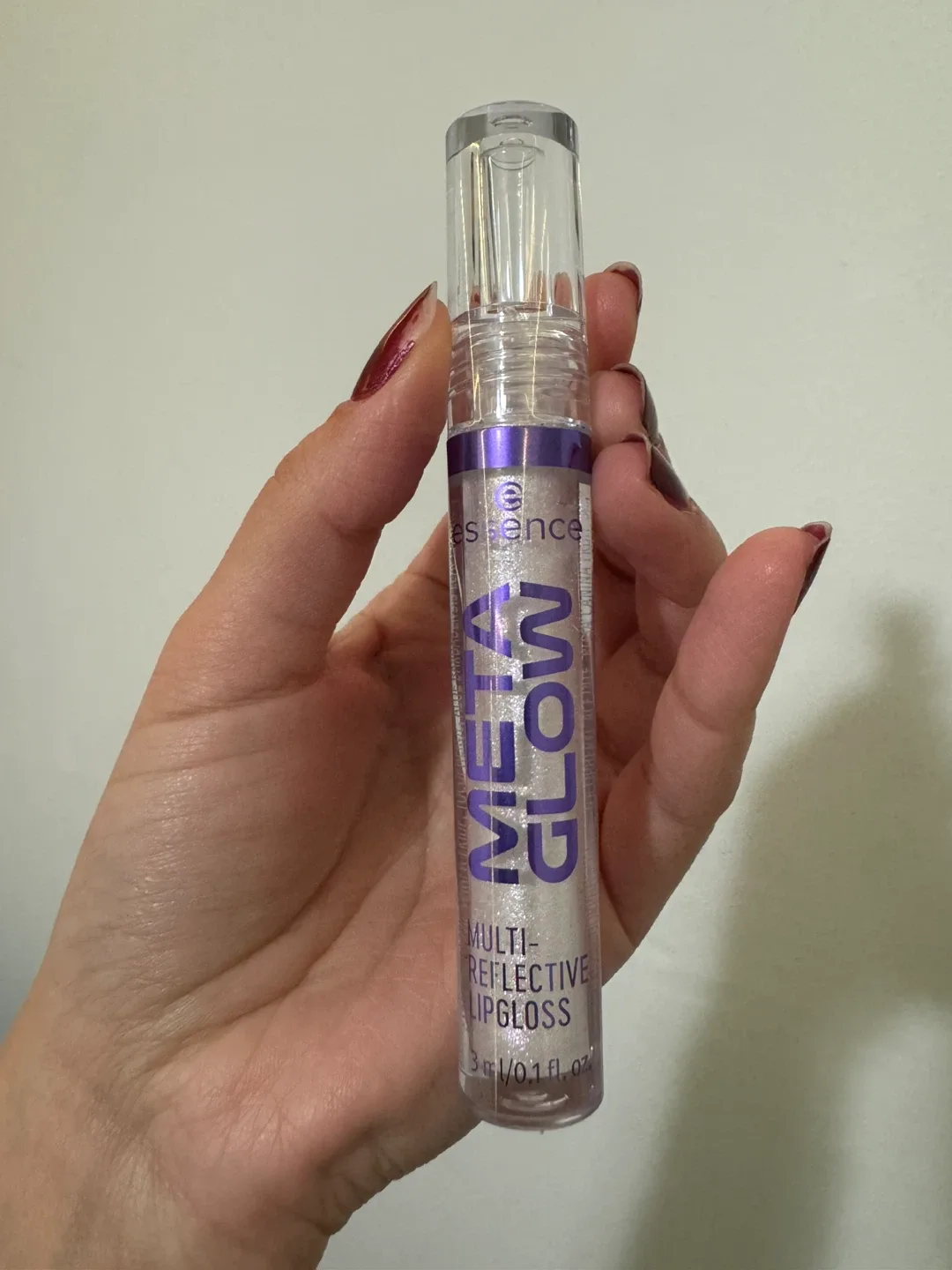 Essence Meta Glow Multi-Reflective Lipgloss thumbnail