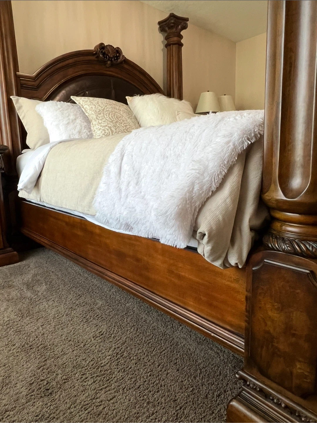 Gorgeous 7 Piece King Bedroom Set - photo 3