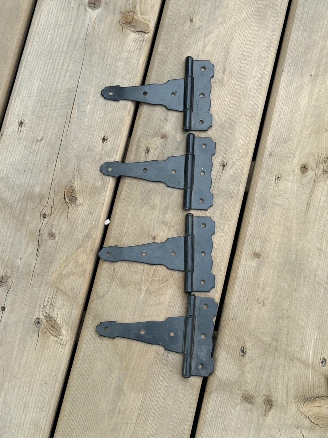 4 Black Tee Hinges