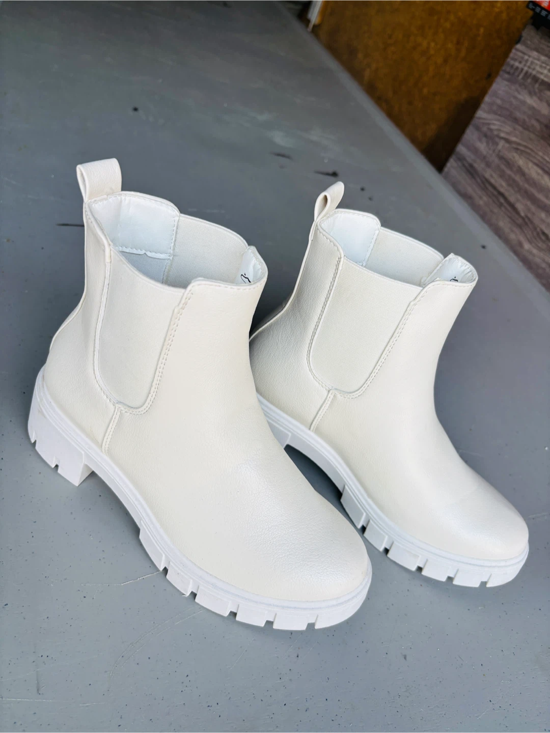 White Boots, Size 5