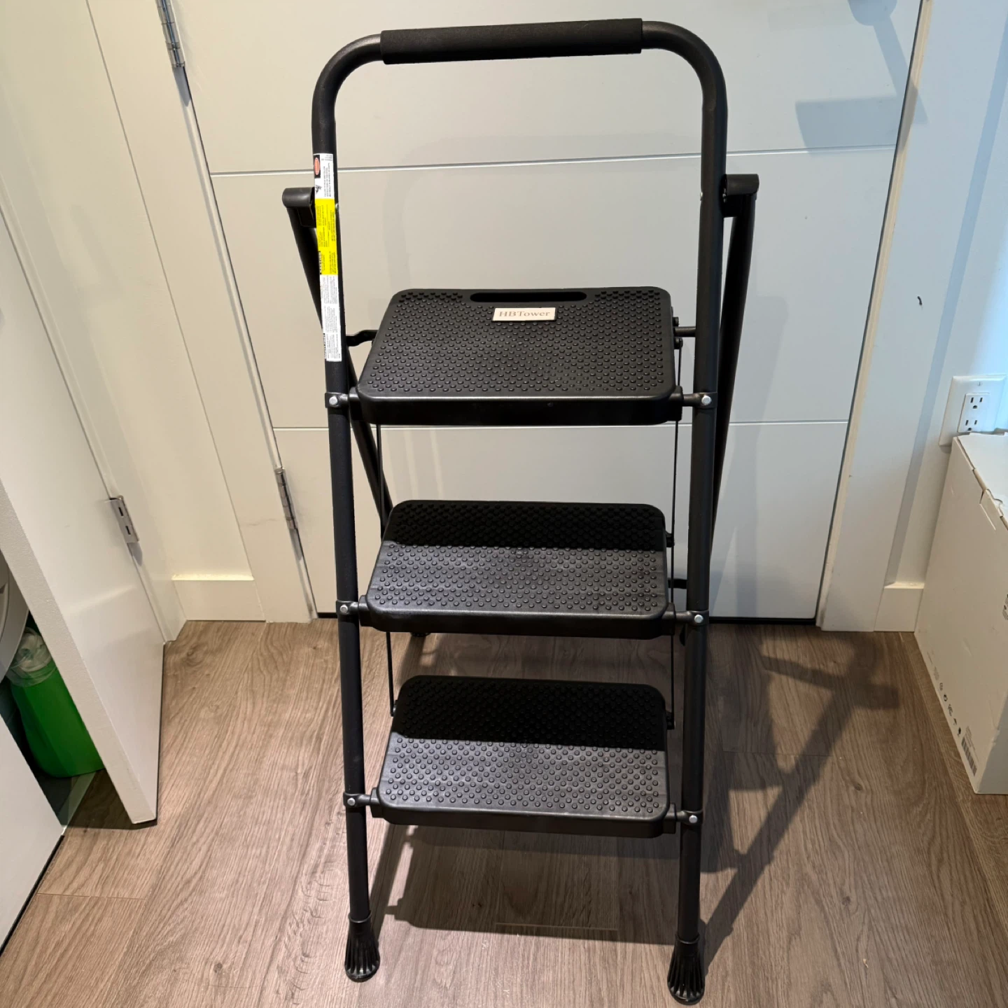 Like NEW Sturdy 3 Step Ladder