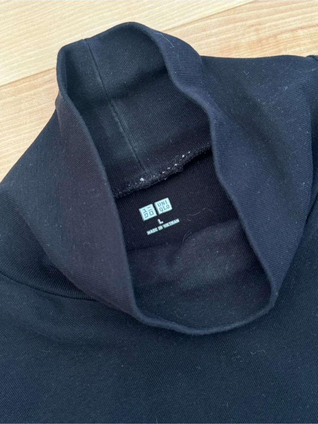 Uniqlo Black Long Sleeve Turtleneck image indicator(3)