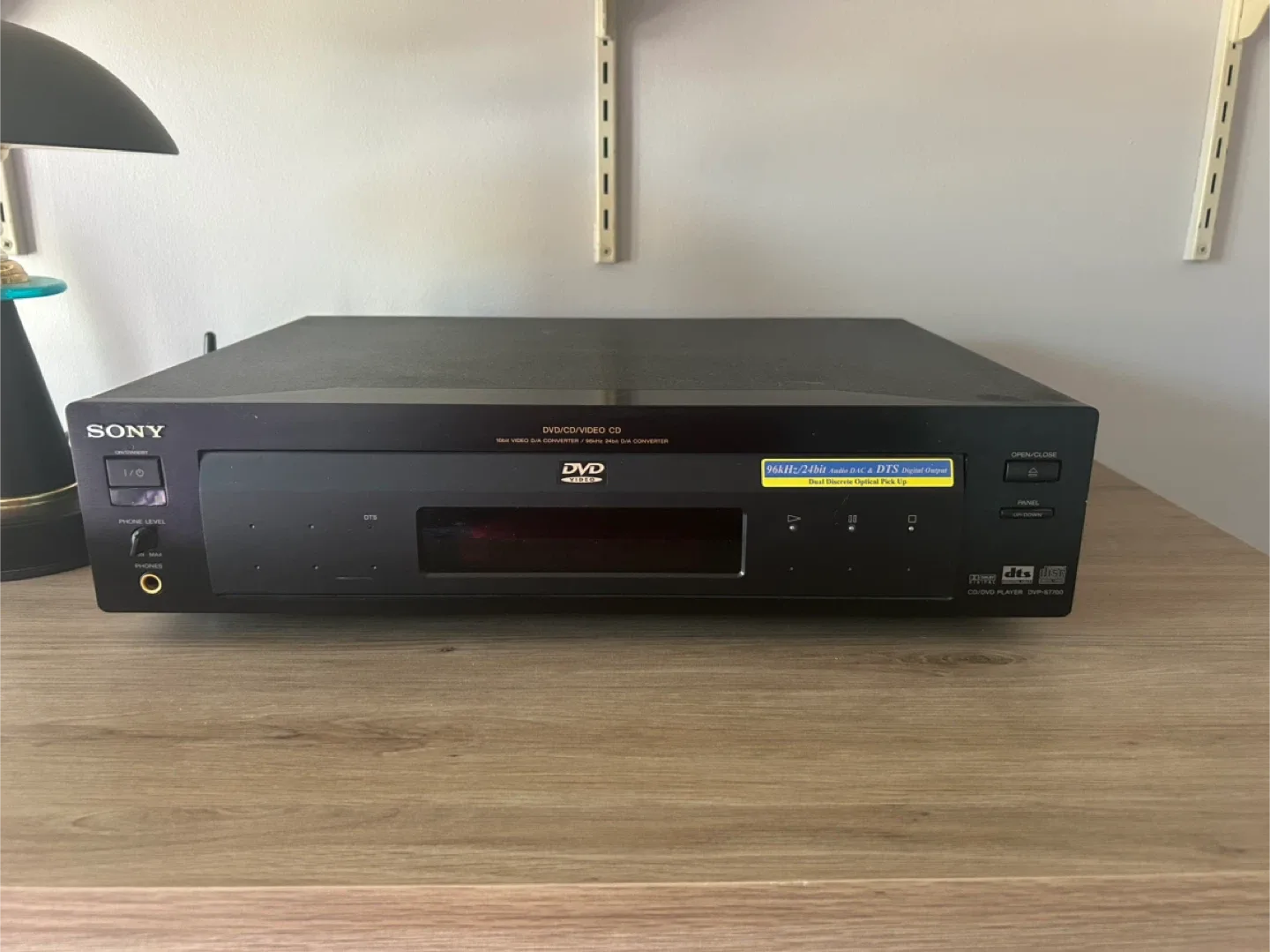Sony DVP-S7700 CD/DVD Player thumbnail