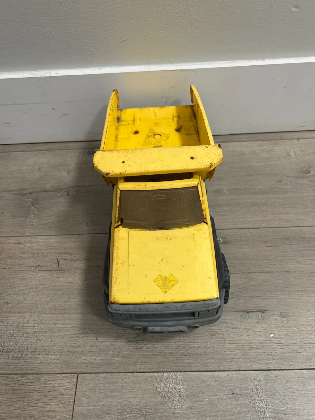 Vintage Tonka small Dump Truck - Yellow image indicator(6)