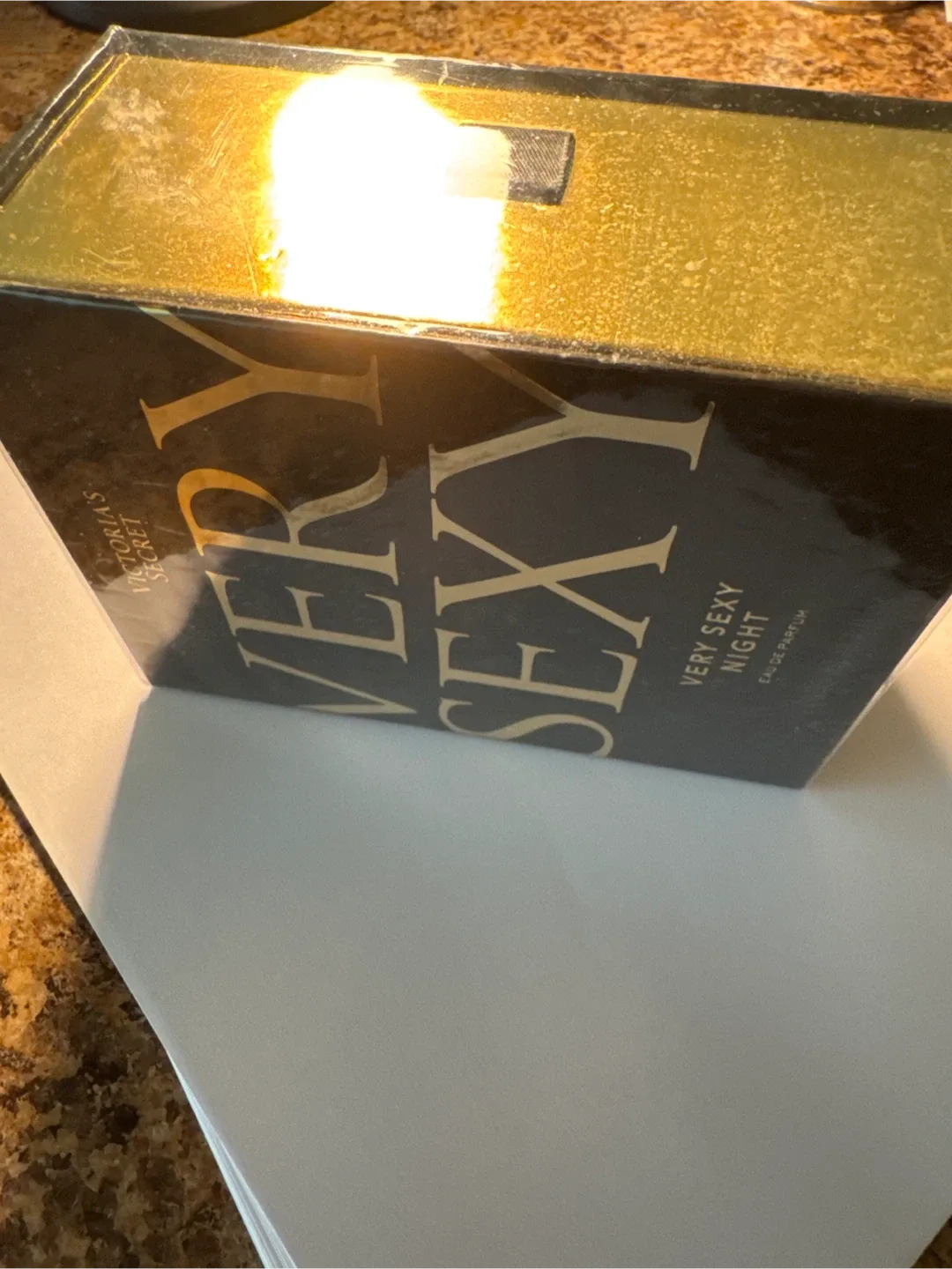 Victoria's Secret Very Sexy Night Eau de Parfum 50 mL image indicator(3)