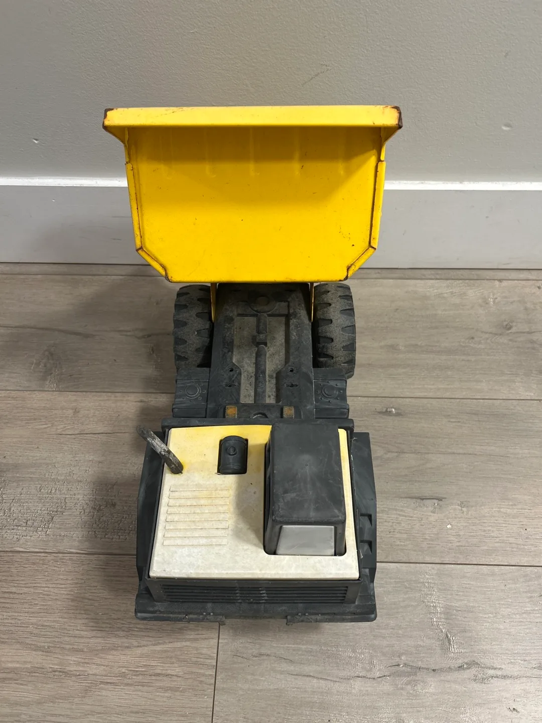 Vintage Tonka Dump Truck - Yellow image indicator(3)