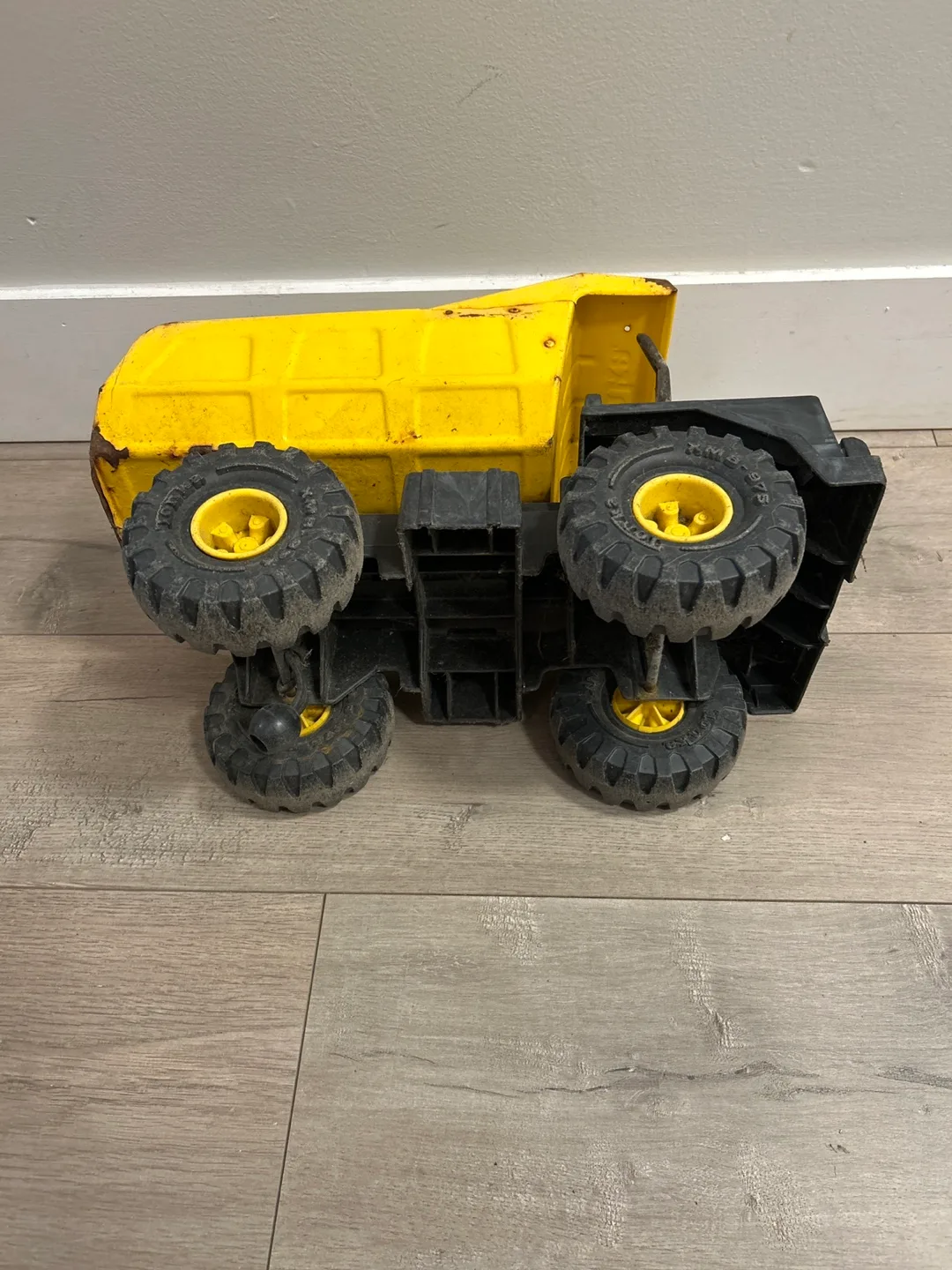 Vintage Tonka Dump Truck - Yellow image indicator(6)