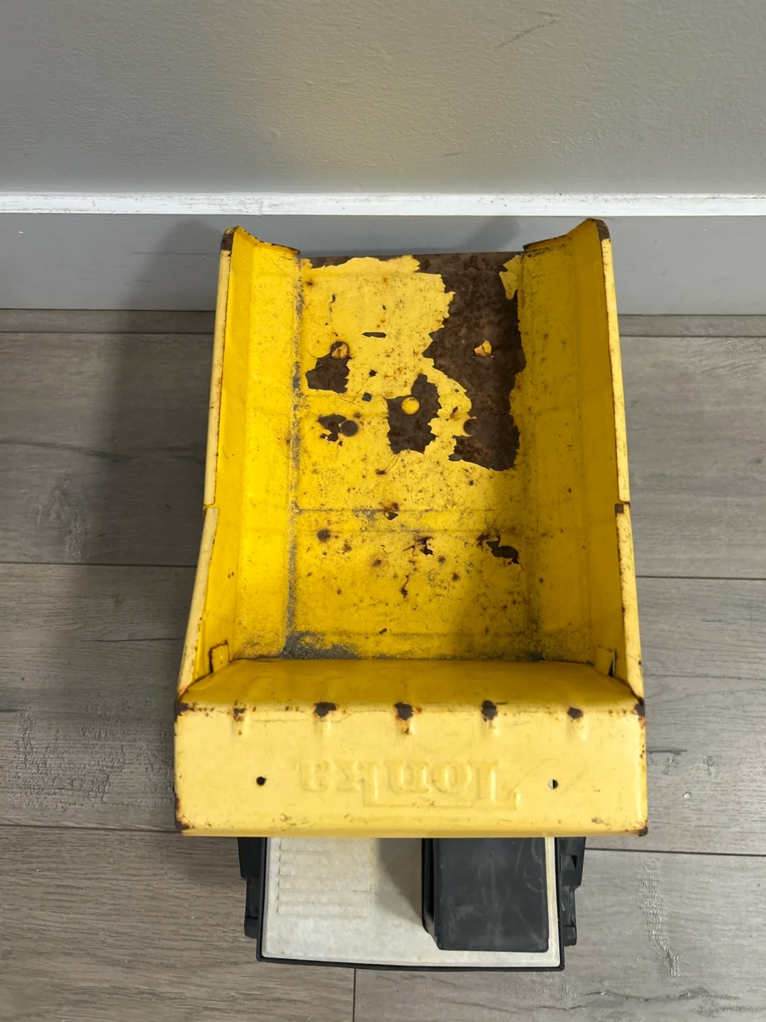 Vintage Tonka Dump Truck - Yellow image indicator(2)