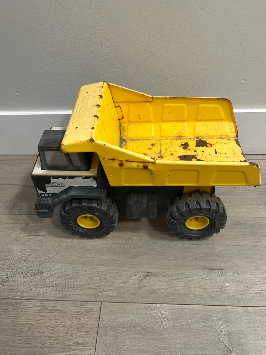 Vintage Tonka Dump Truck - Yellow image indicator(4)