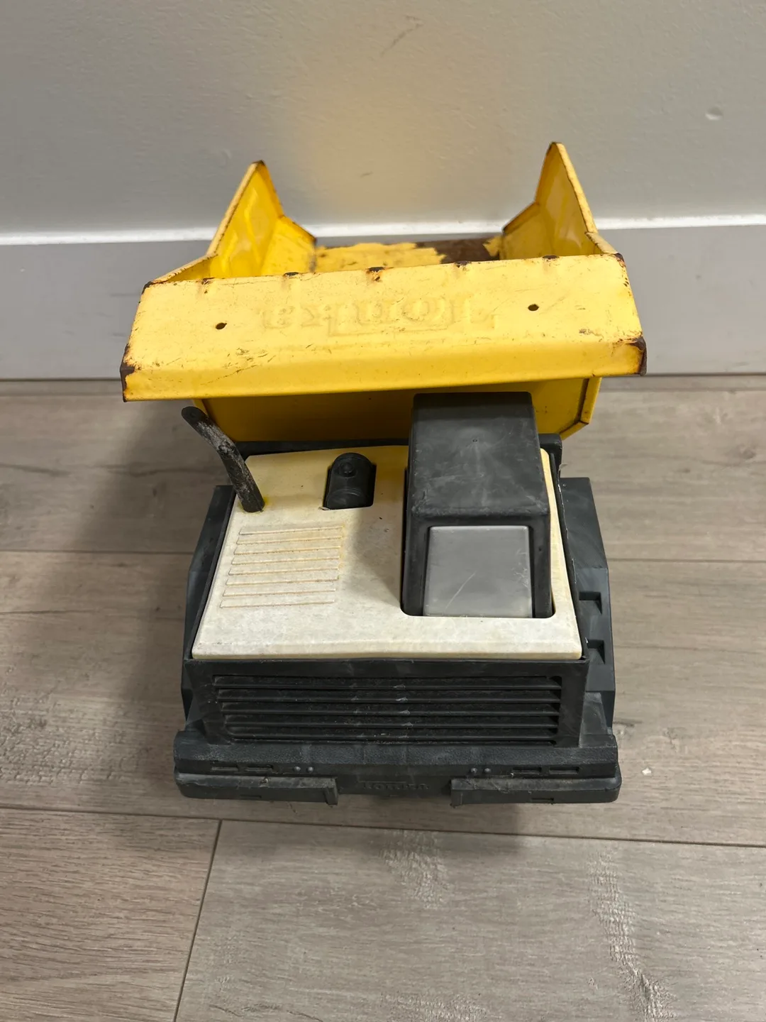 Vintage Tonka Dump Truck - Yellow image indicator(7)