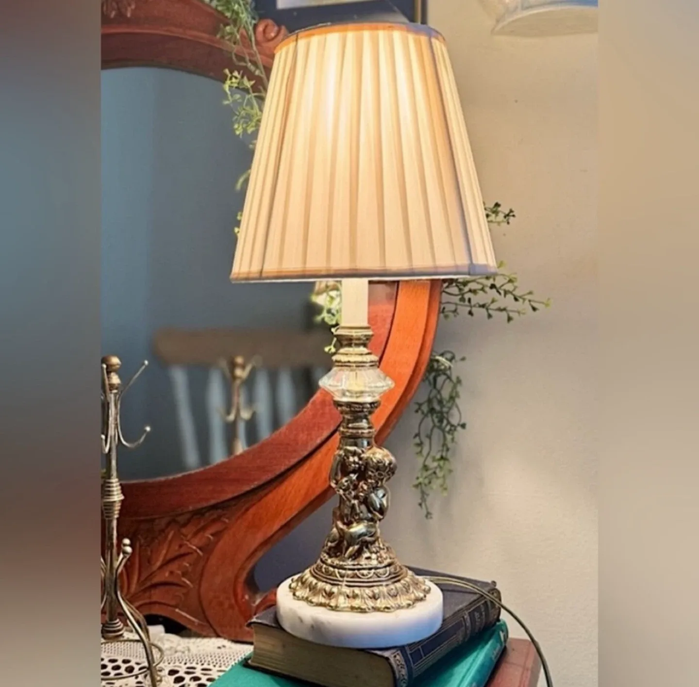 Vintage Hollwood Regency Cherub Angel Small Lamp - Marble Base image indicator(8)