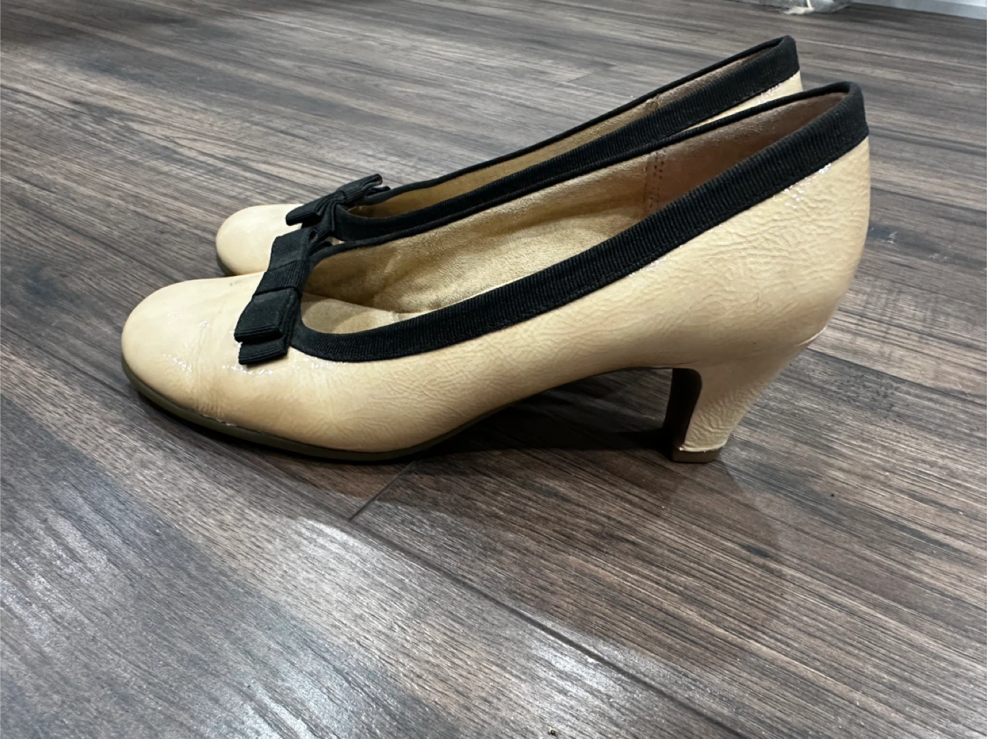 Aerosoles Beige Heels - Size 6 - photo 2
