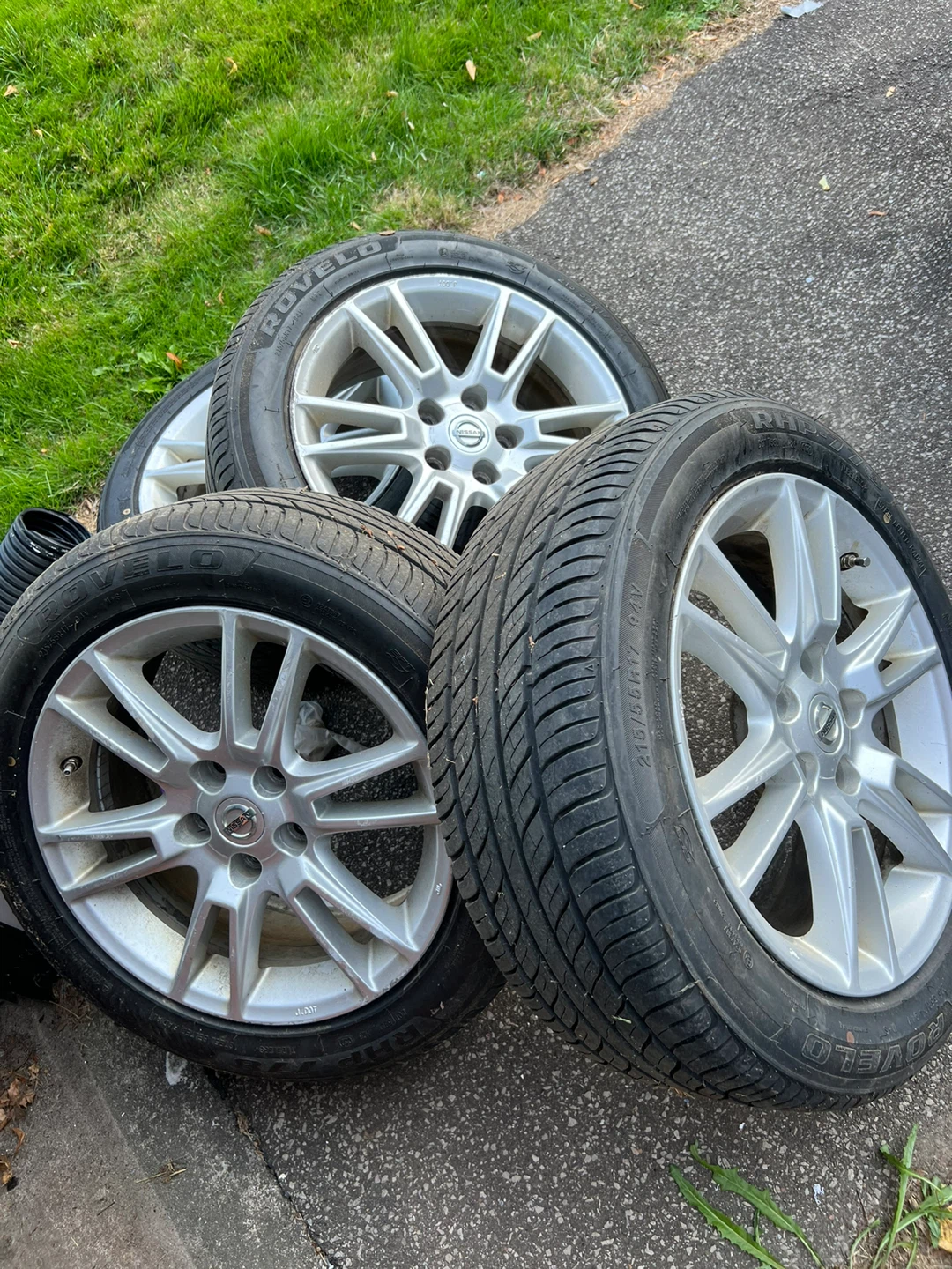 Nissan Rovel RHP-77 215/55R17 Tires & Rims - Set of 4