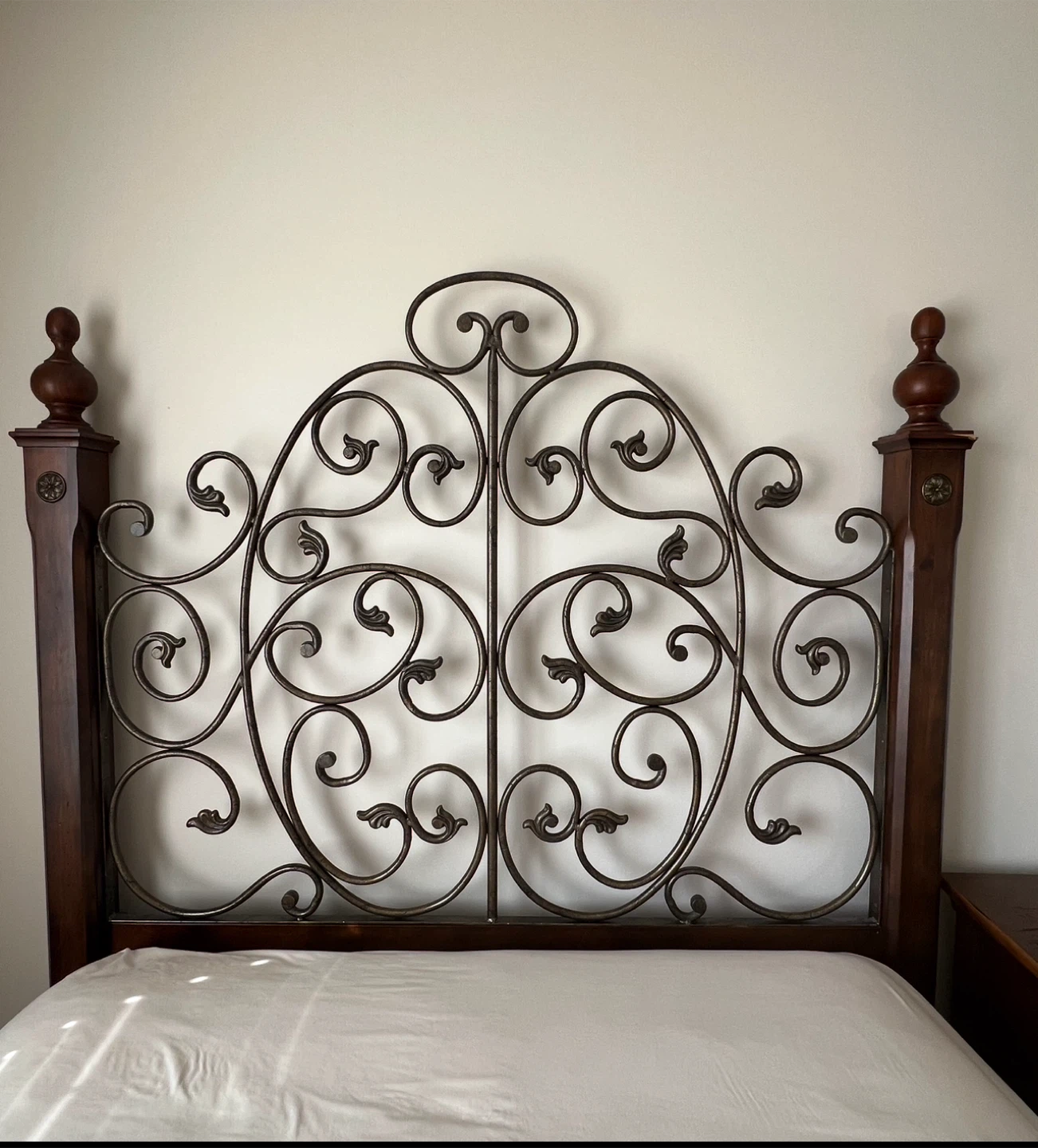Elegant 3-Piece Queen Bedroom Set - photo 2