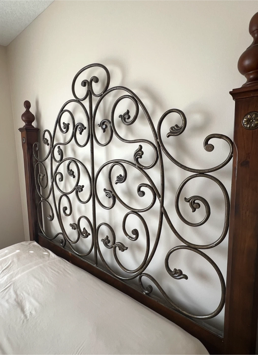 Elegant 3-Piece Queen Bedroom Set - photo 3