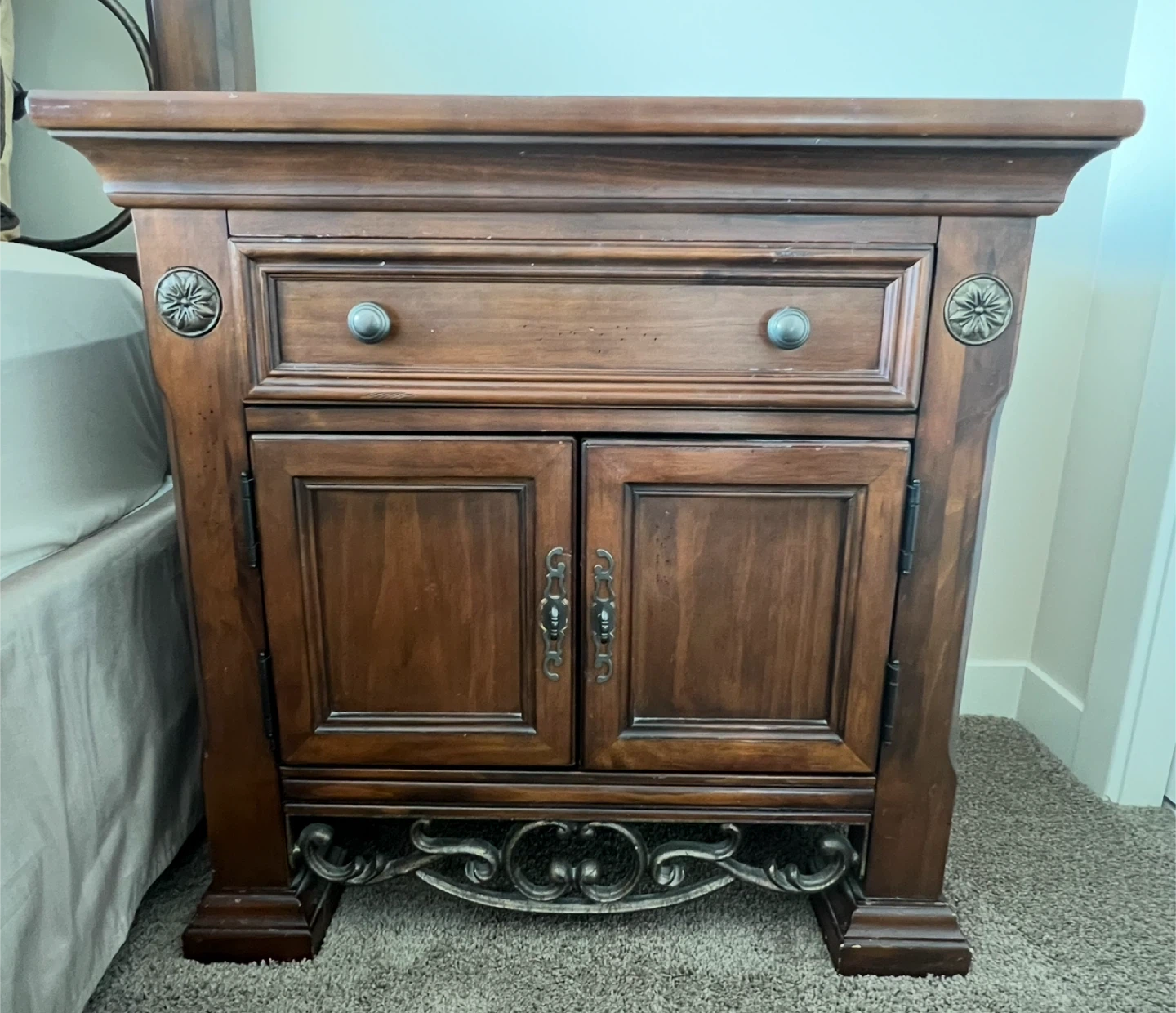 Elegant 3-Piece Queen Bedroom Set - photo 5
