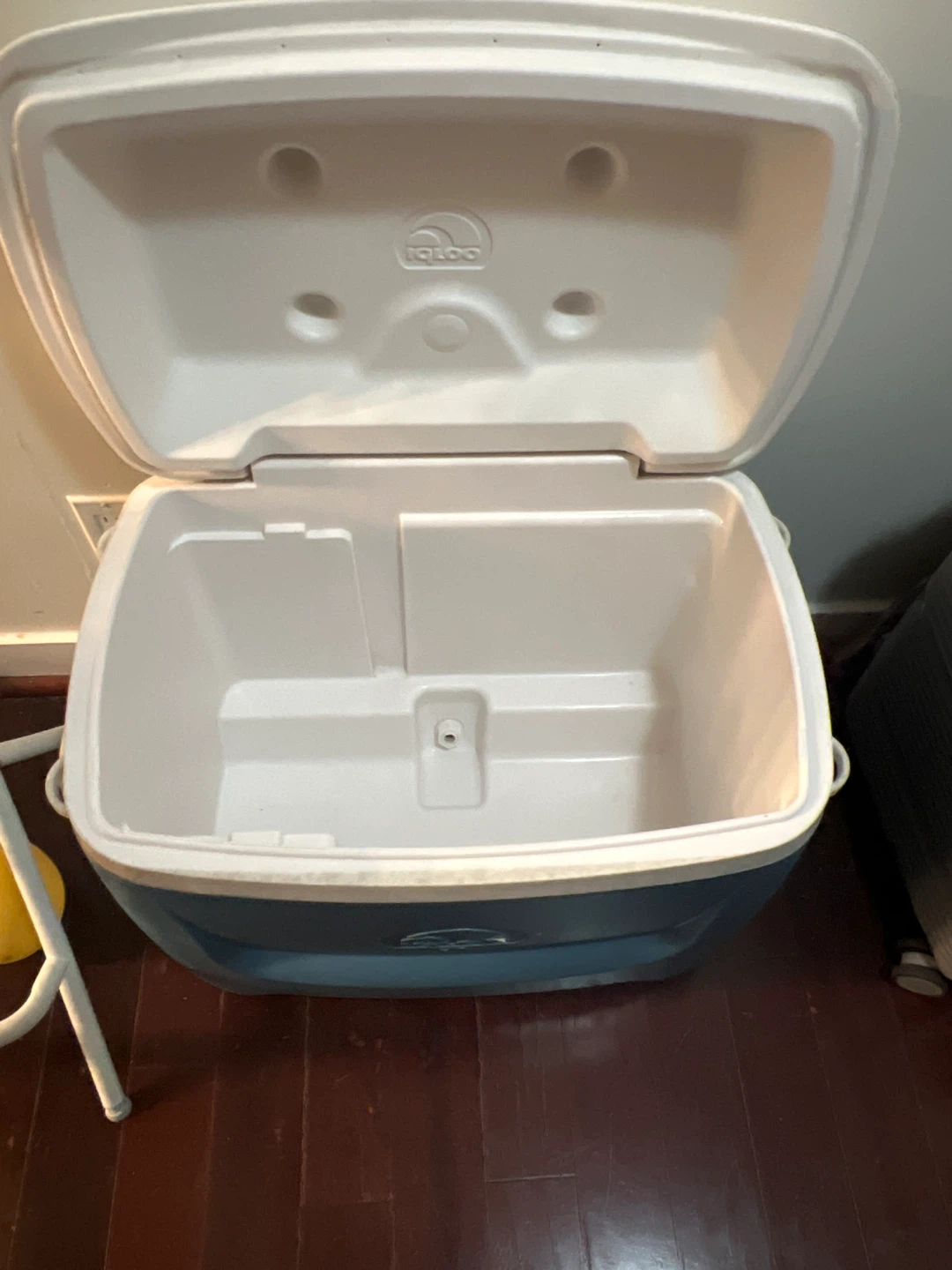 Igloo Wheeled Cooler - Blue and White - photo 2