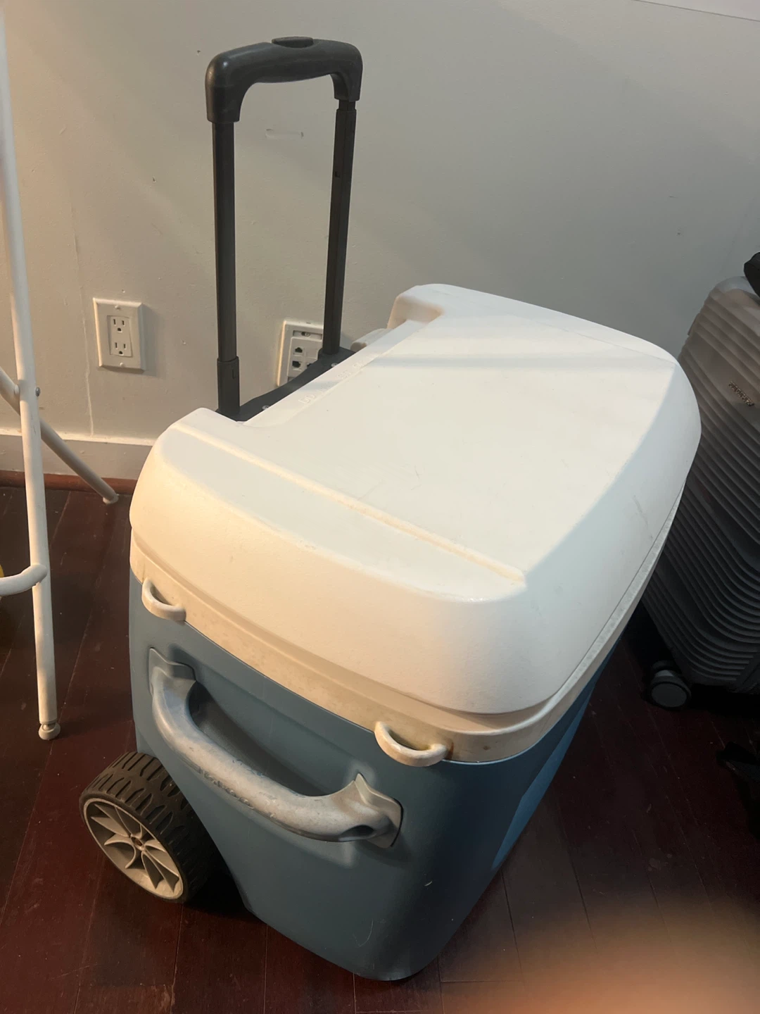 Igloo Wheeled Cooler - Blue and White - photo 4