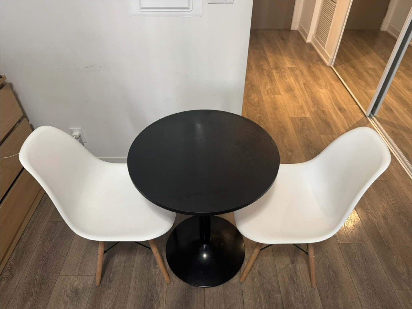 Round Pub Table with 2 White Chairs - photo 2