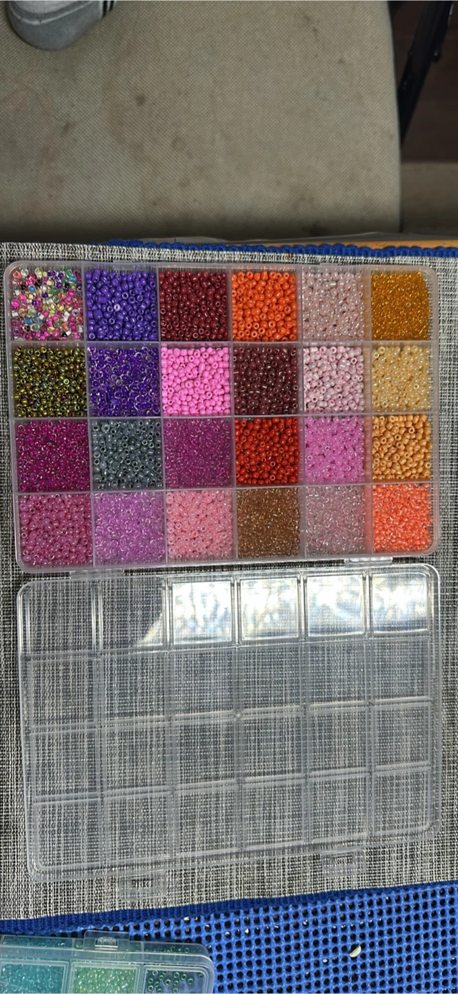 24 assorted colour beads with organizer case