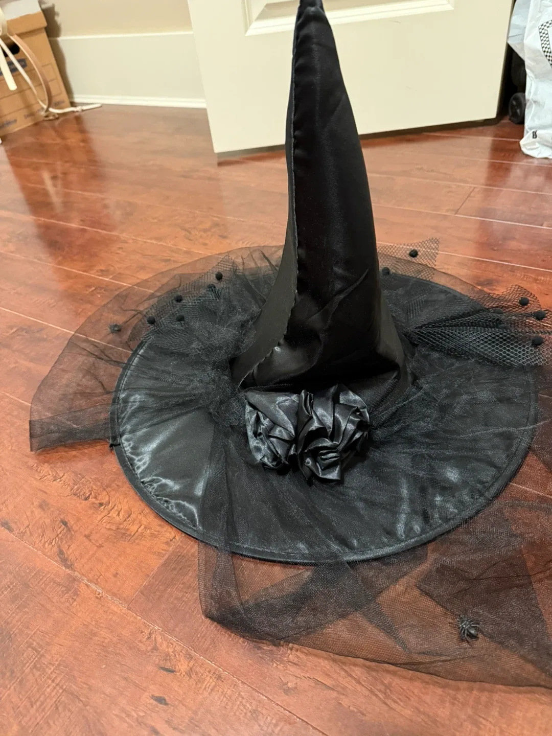 Black Witch Hat with Tulle Halloween image indicator(3)