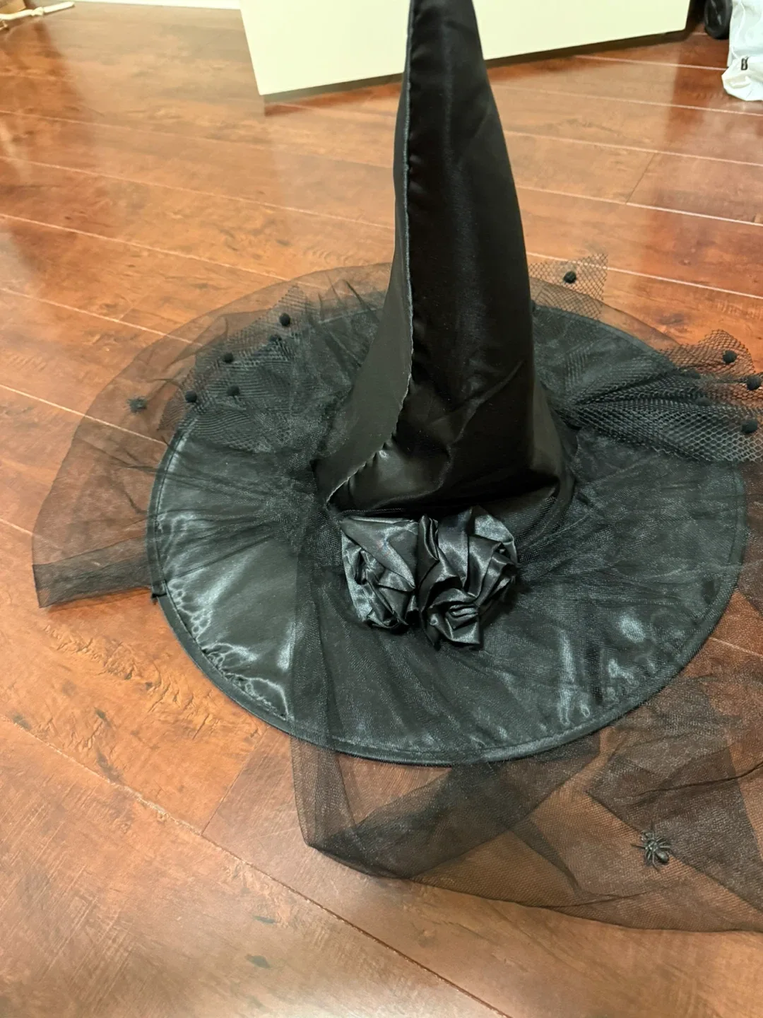 Black Witch Hat with Tulle Halloween image indicator(2)
