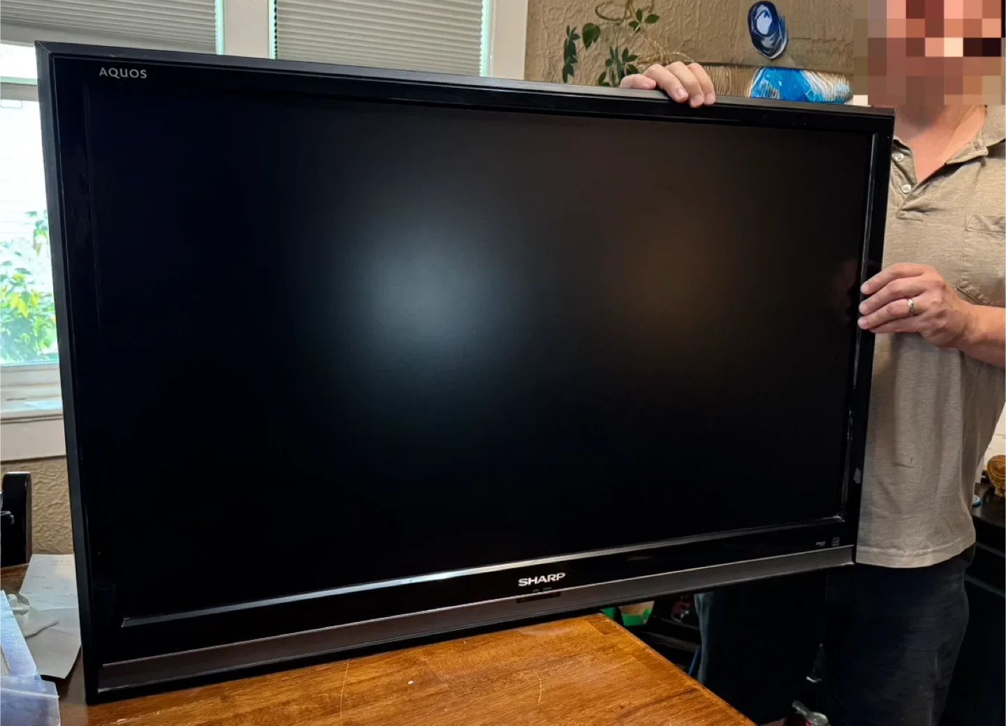 40inch HD TV with New Wall Mount, remote and HDMI Cable image indicator(2)