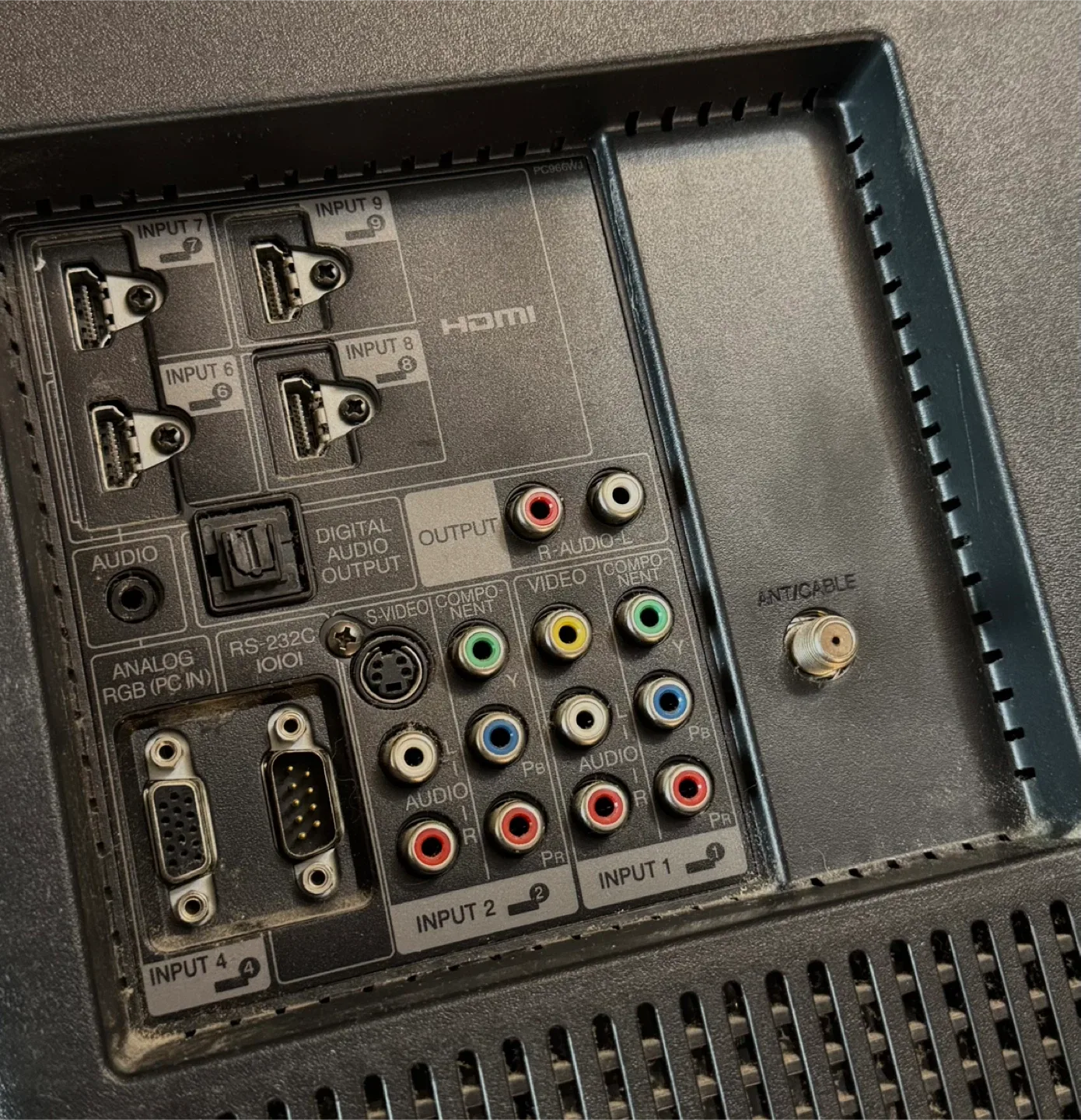 40inch HD TV with New Wall Mount, remote and HDMI Cable image indicator(3)