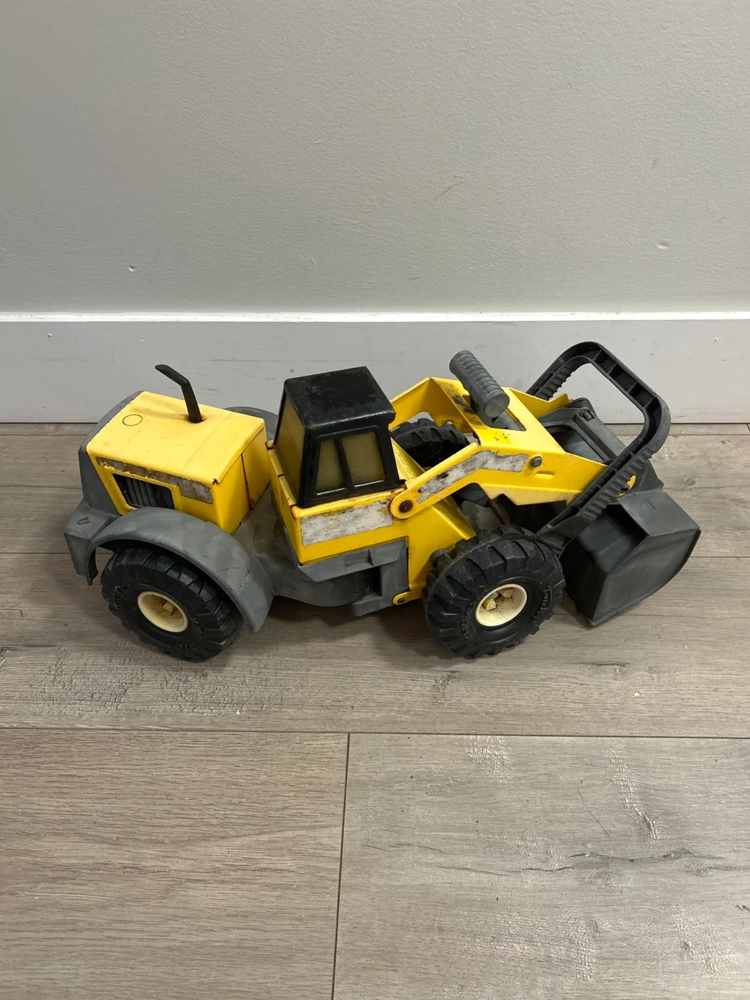 Tonka Front Loader Toy Truck - Yellow image indicator(6)
