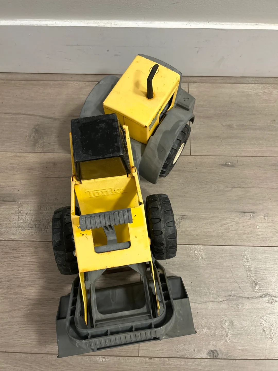 Tonka Front Loader Toy Truck - Yellow image indicator(3)