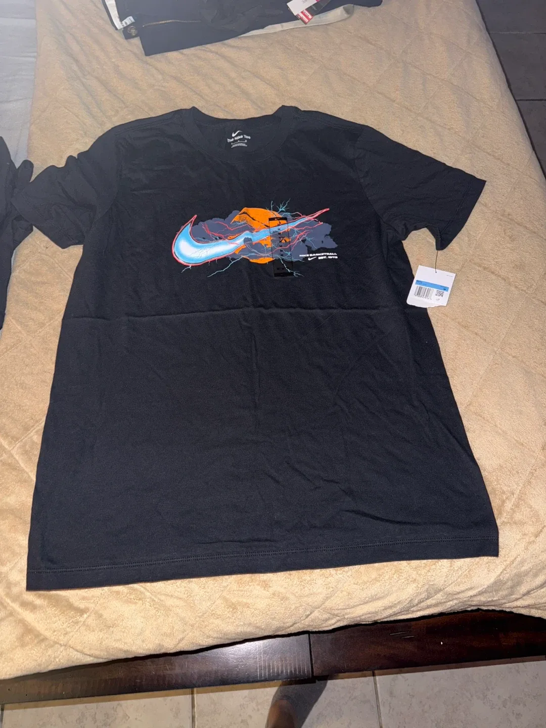 NWT Nike The Nike Tee bundle image indicator(5)