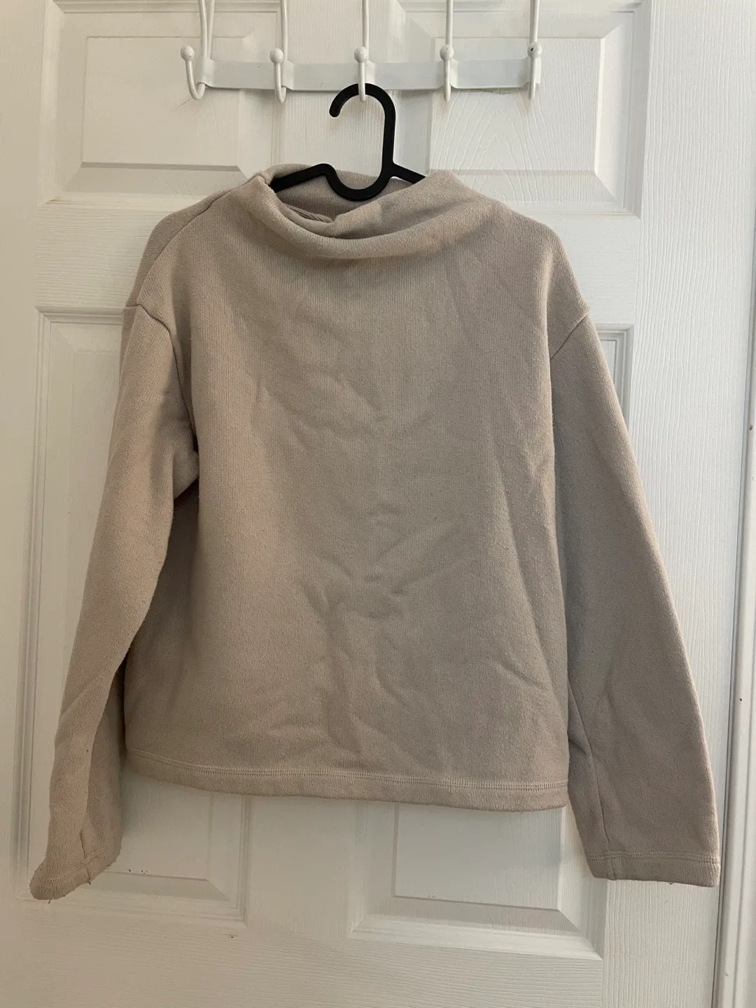 Uniqlo Sweater thumbnail