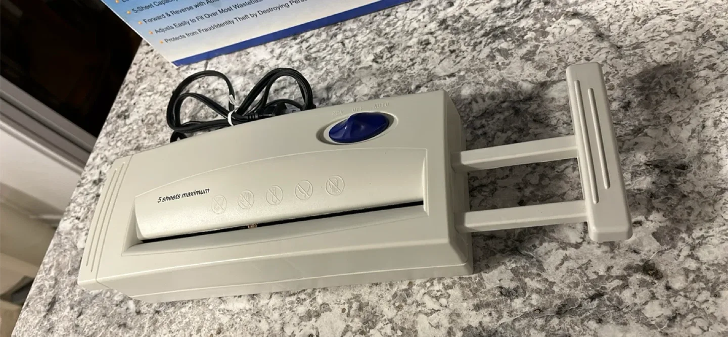 5-Sheet Strip Cut Paper Shredder image indicator(4)