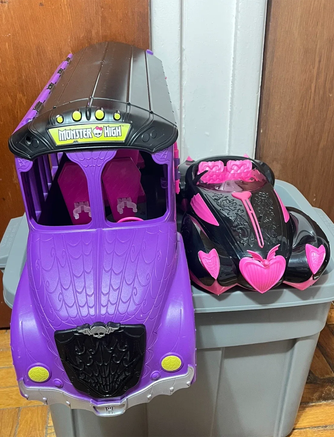 Monster High G2 School Bus And Draculaura Sweet 1600 Car thumbnail