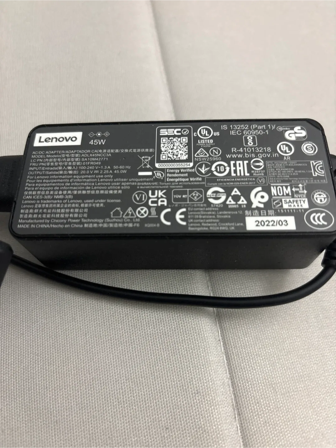 Lenovo 45W AC Adapter Charger image indicator(2)