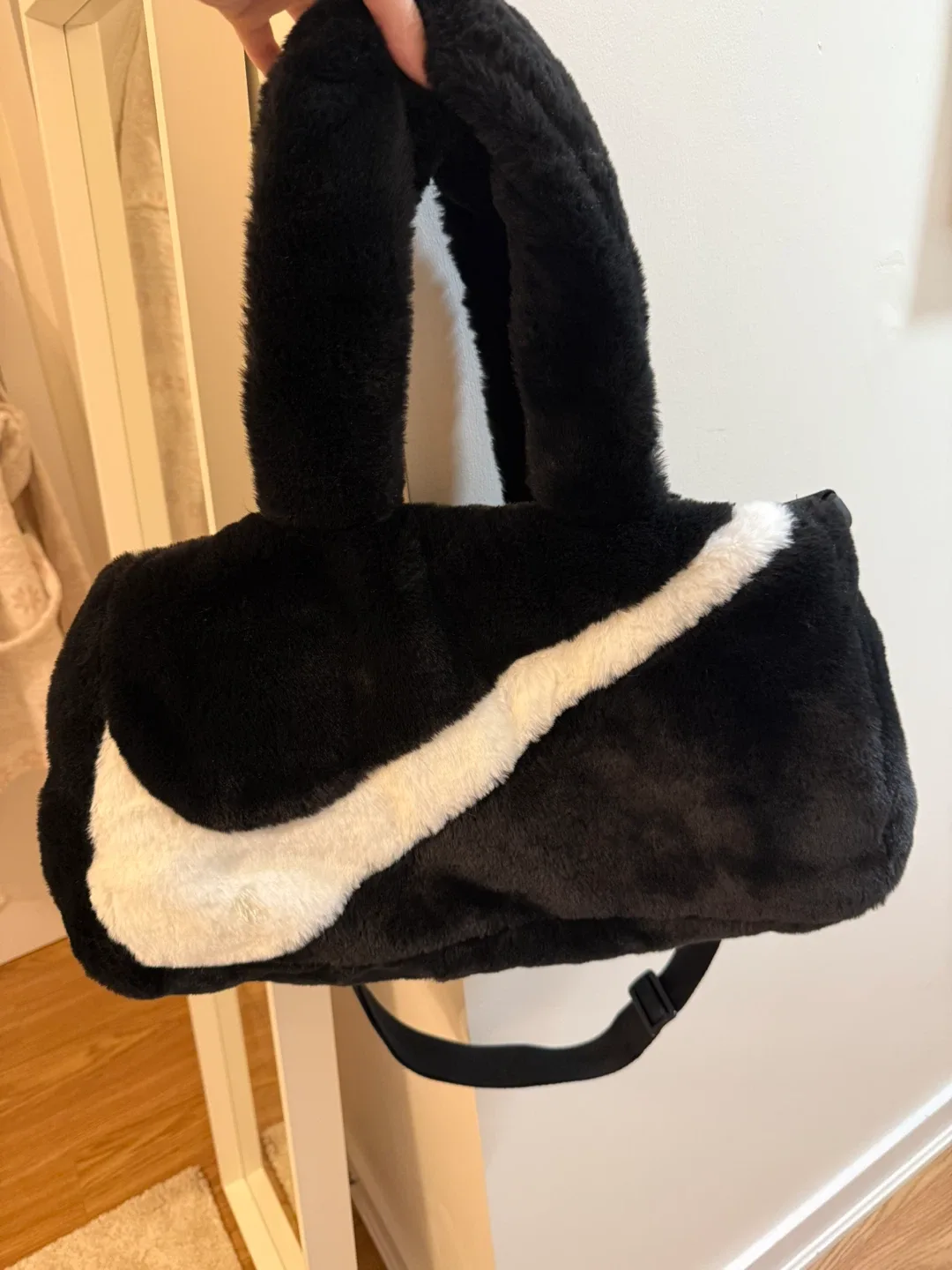 Nike Sportswear Faux Fur Tote (10L) - Black & White image indicator(2)