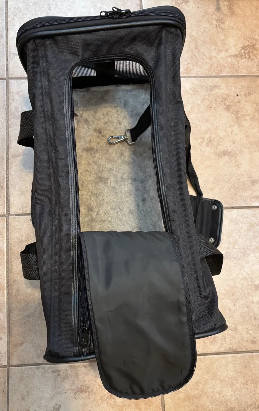 Black Pet Carrier by Amazon basics (19” x 10” x 11” height) image indicator(2)