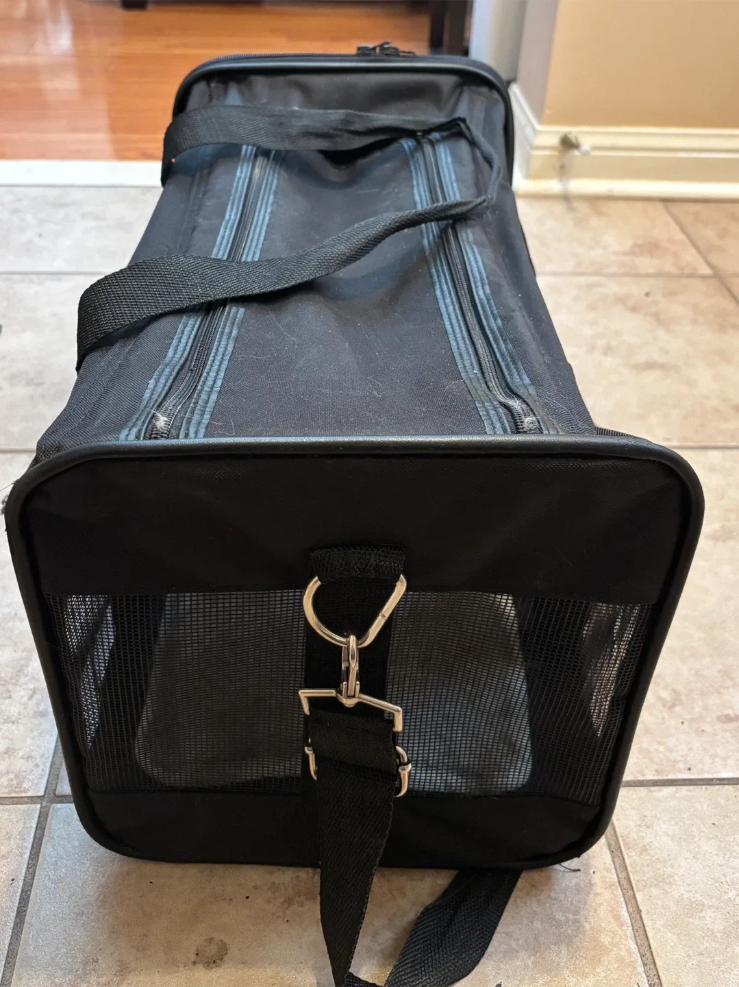 Black Pet Carrier by Amazon basics (19” x 10” x 11” height) image indicator(4)