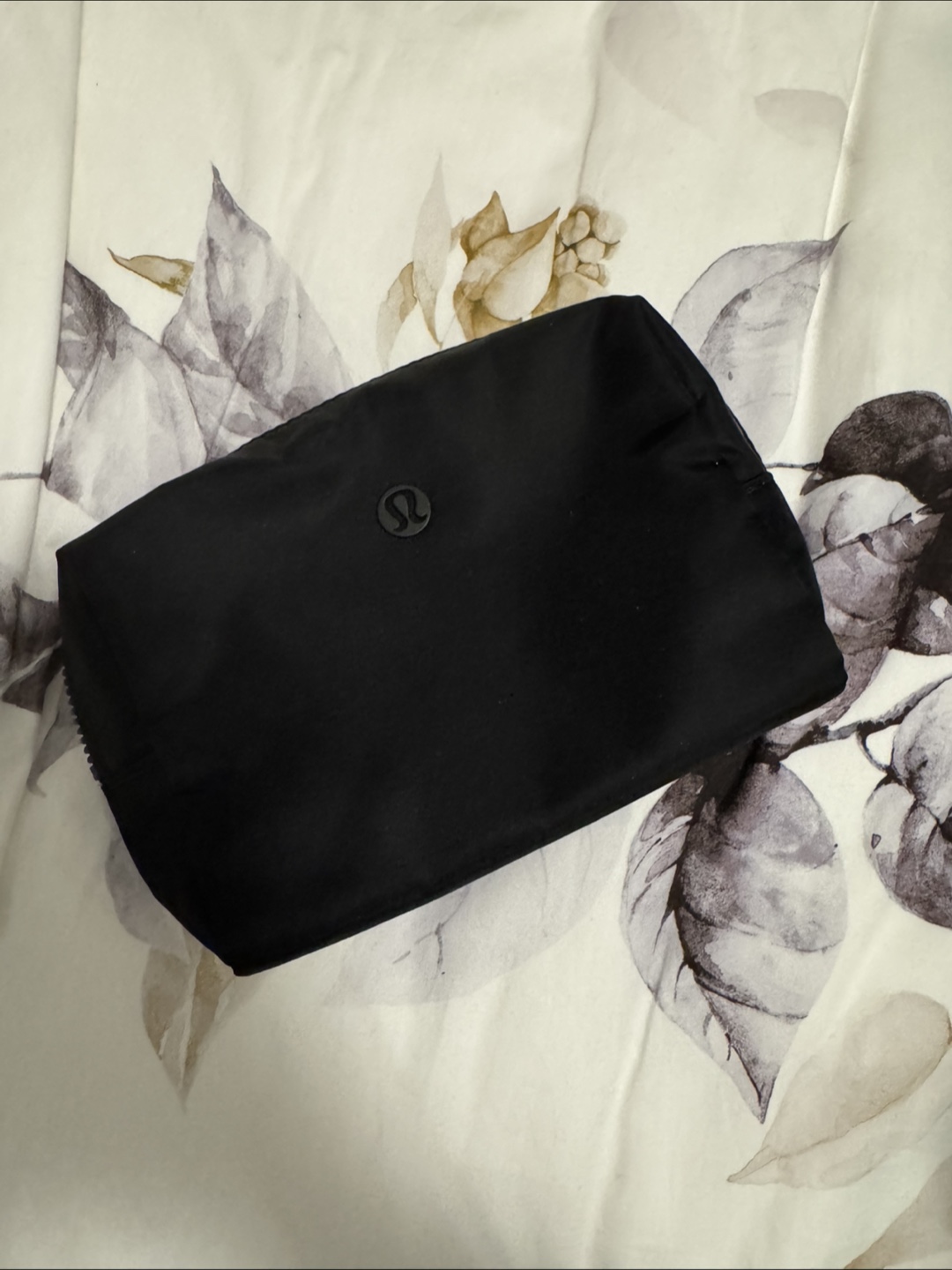 Lululemon mini city essentials Pouch LIKE NEW