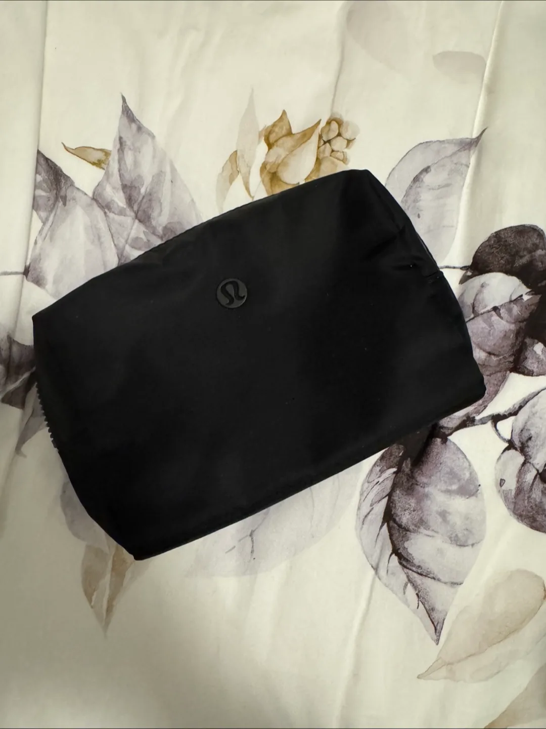 Lululemon mini city essentials Pouch LIKE NEW thumbnail