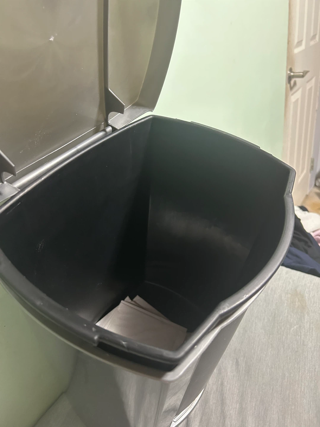 🥕Grey Step-On Trash Can - photo 2