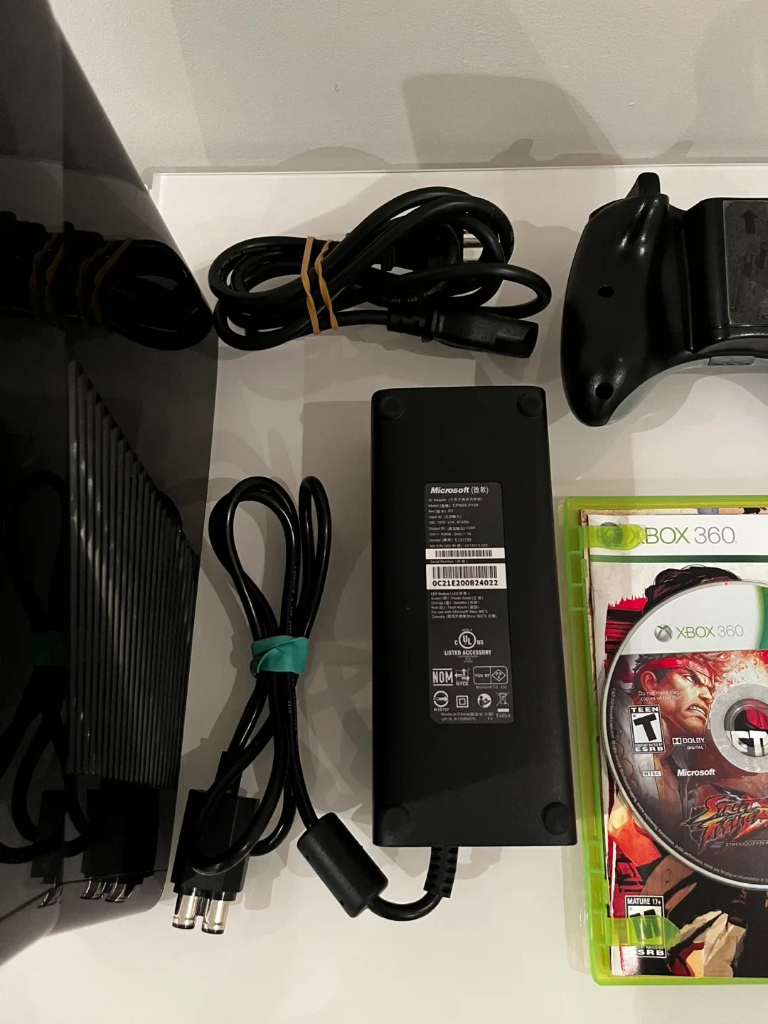 Xbox 360 S with 2 Games and 2 Controllers image indicator(5)